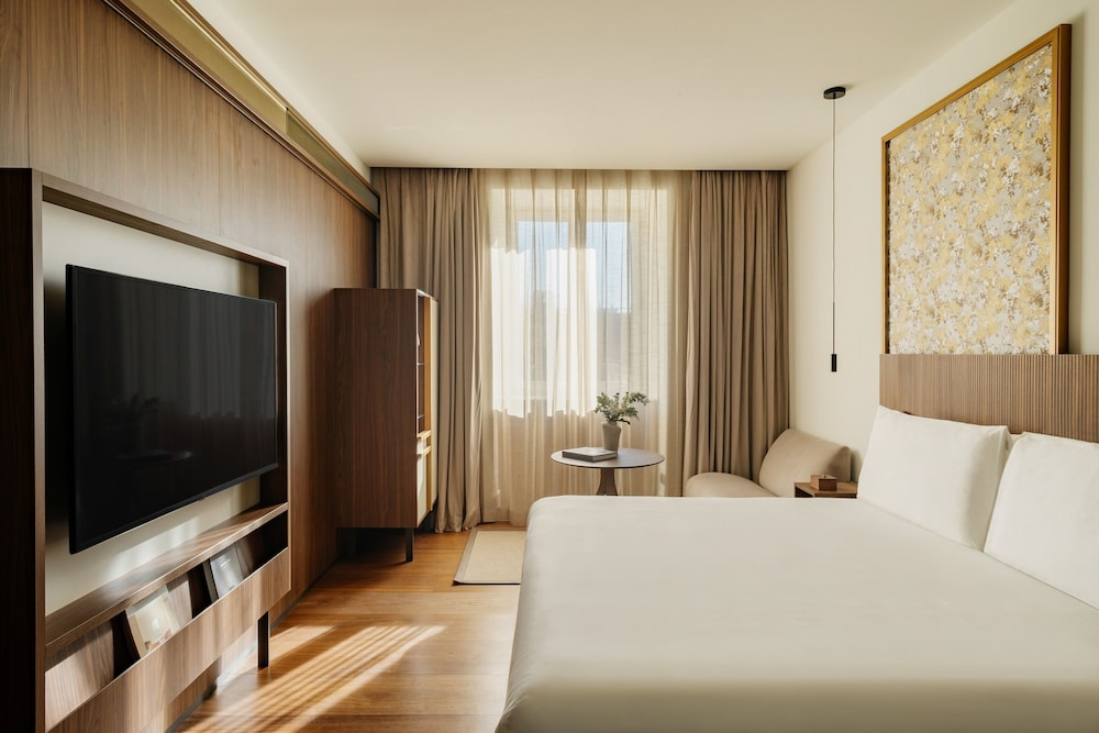 Premier Room, Balcony