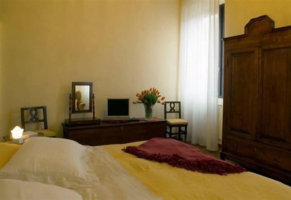 Double Room (2)