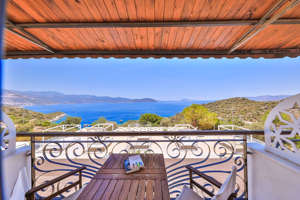 Double Room, Balcony, Sea View photo 3
