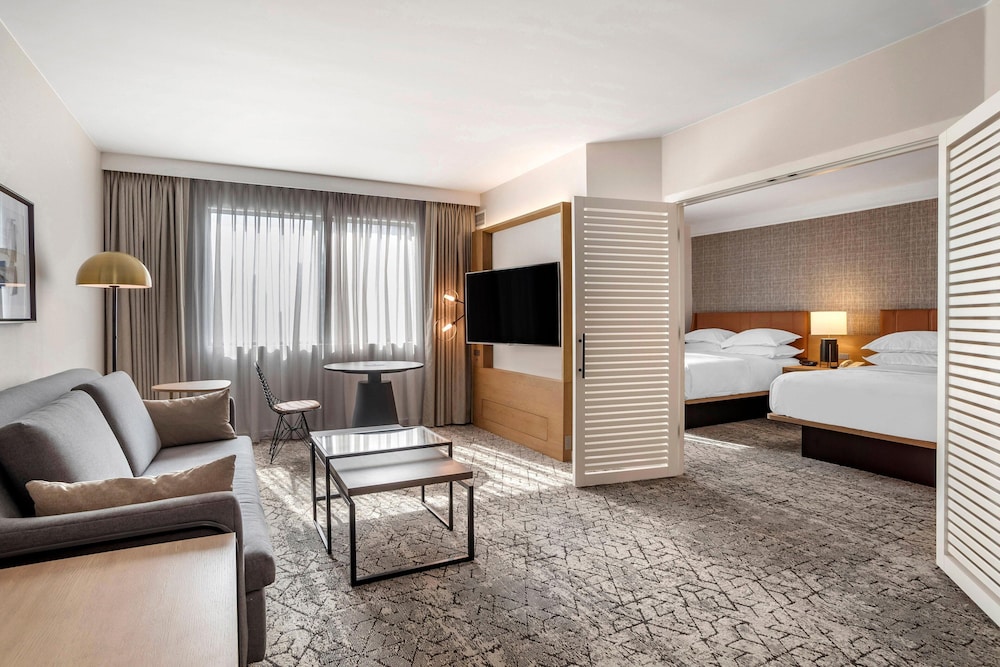Club Suite, 1 Bedroom - Photo 4