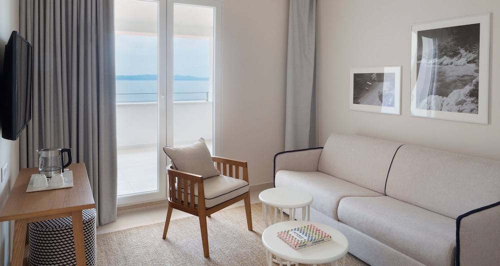 Junior Suite, Balcony, Partial Sea View photo 1