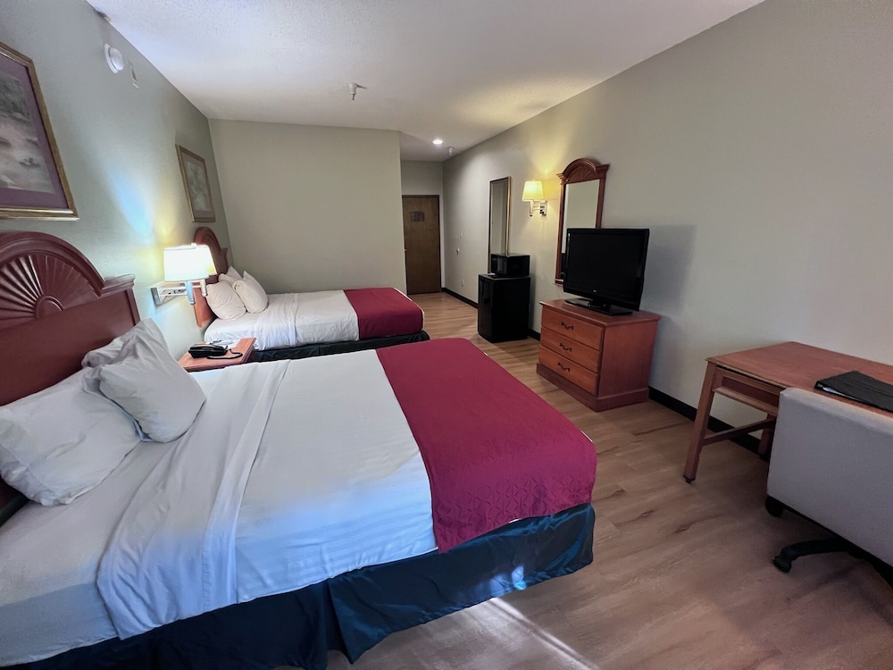 Room, 2 Queen Beds, Smoking photo 3