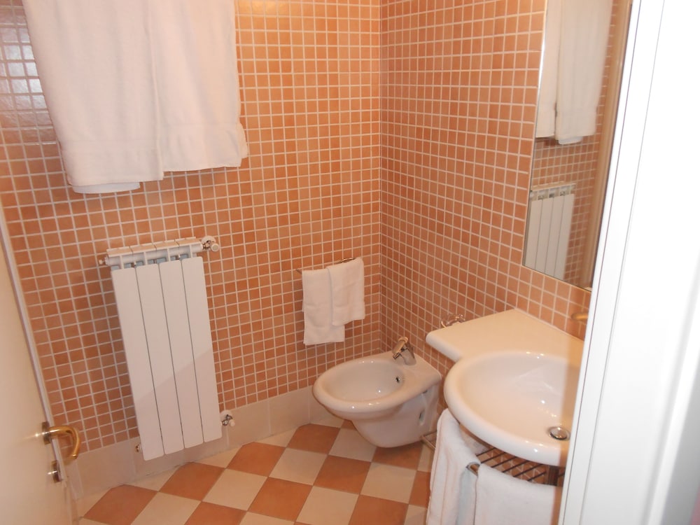 Double Room - Photo 21