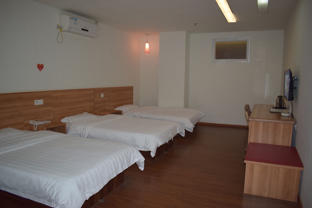 Triple Room, No Windows