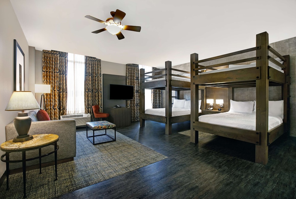 Suite, Multiple Beds, Non Smoking