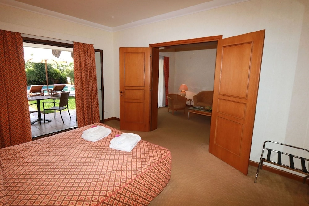 VIP Suite Sharing Pool photo 2