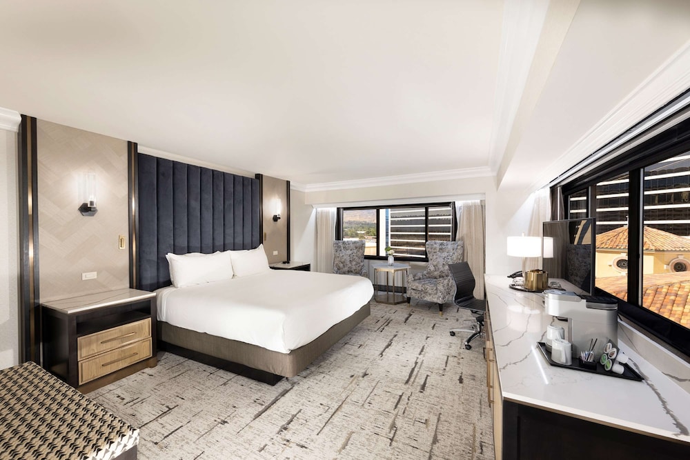 Peppermill Deluxe, 1 King Bed, Non Smoking, Walk-in Steam Shower photo 1