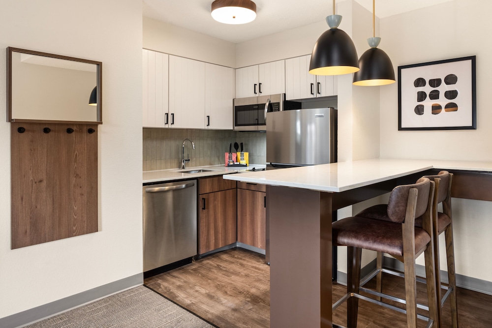 Suite, 1 Bedroom - Photo 7