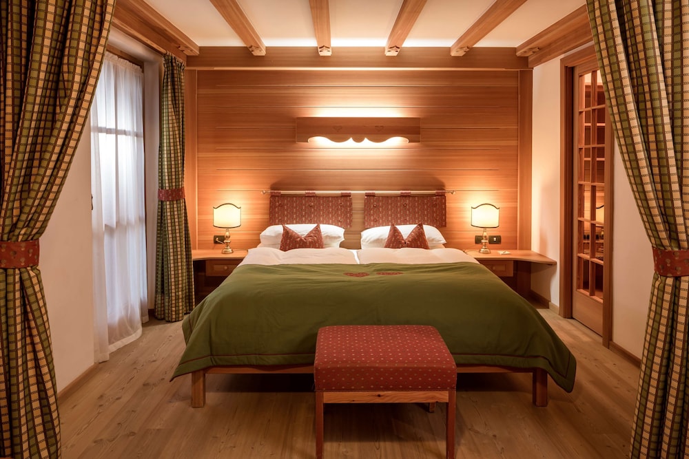 Junior Suite, Slope side photo 1