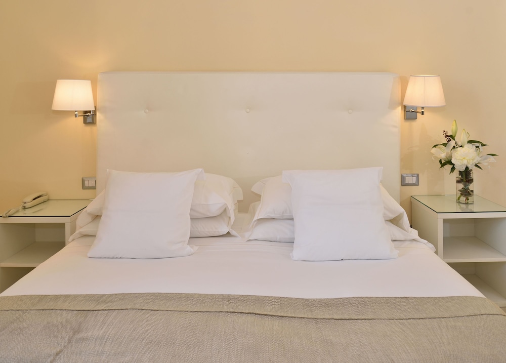 Classic Double Room thumbnail 5