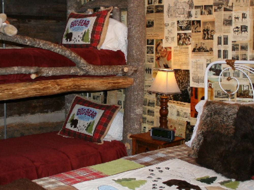 Standard Quadruple Room, Ensuite (f Daniel Boone)