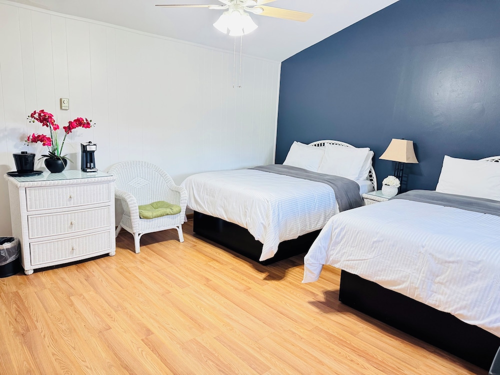 Deluxe Room, 2 Queen Beds photo 3