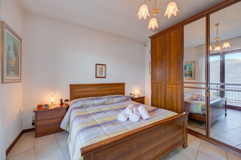 Family House, Multiple Beds, 2 Bathrooms, Garden Area (Pool House Parco Azzurro)