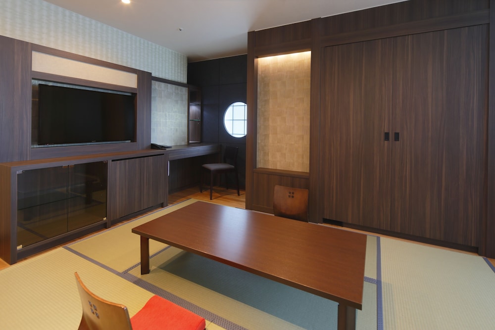 Japanese Western Room Non-Smoking 50 sqm (Extra bed, futon will be arranged for 3 or more people) photo 2