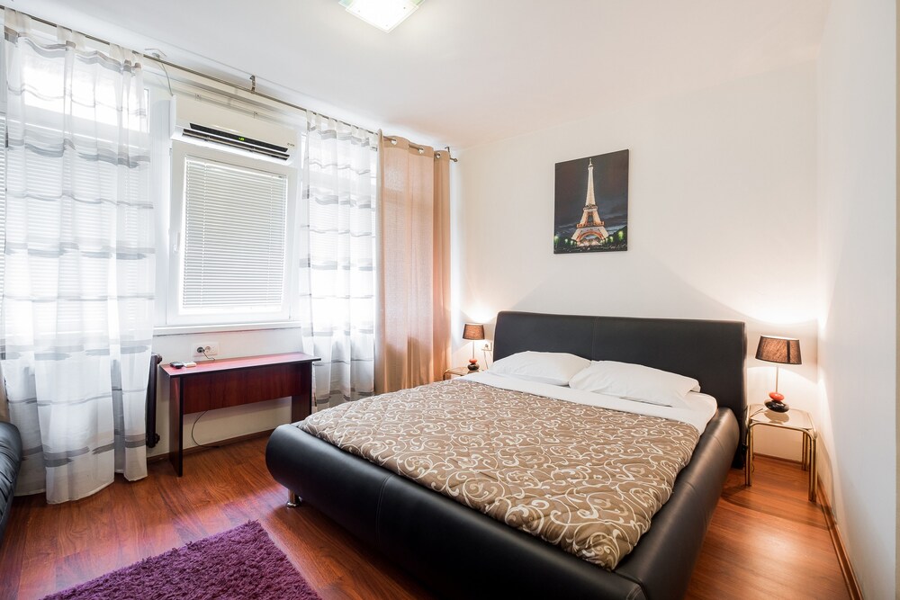 Studio, Kitchenette, City View