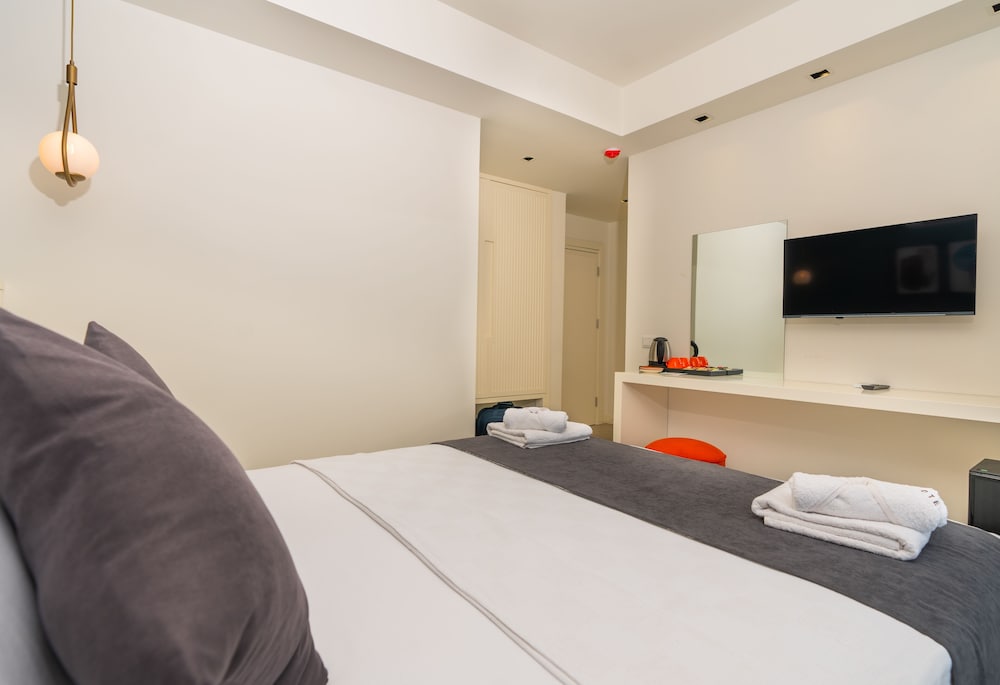 Deluxe Room - Photo 3