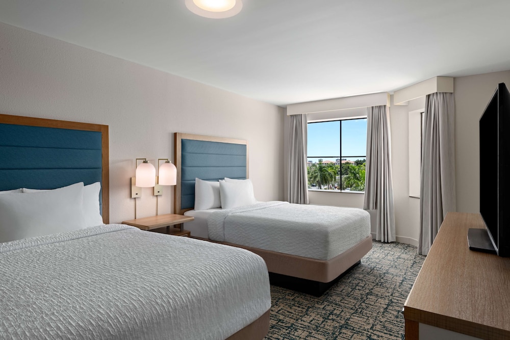 Suite, 2 Queen Beds, Accessible, Non Smoking