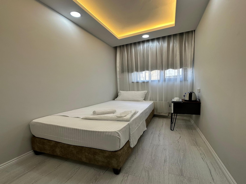 Deluxe Triple Room photo 3