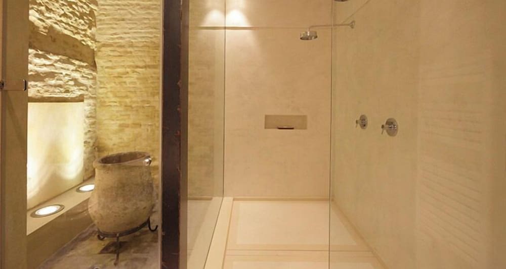 Grand Deluxe Room - Photo 5