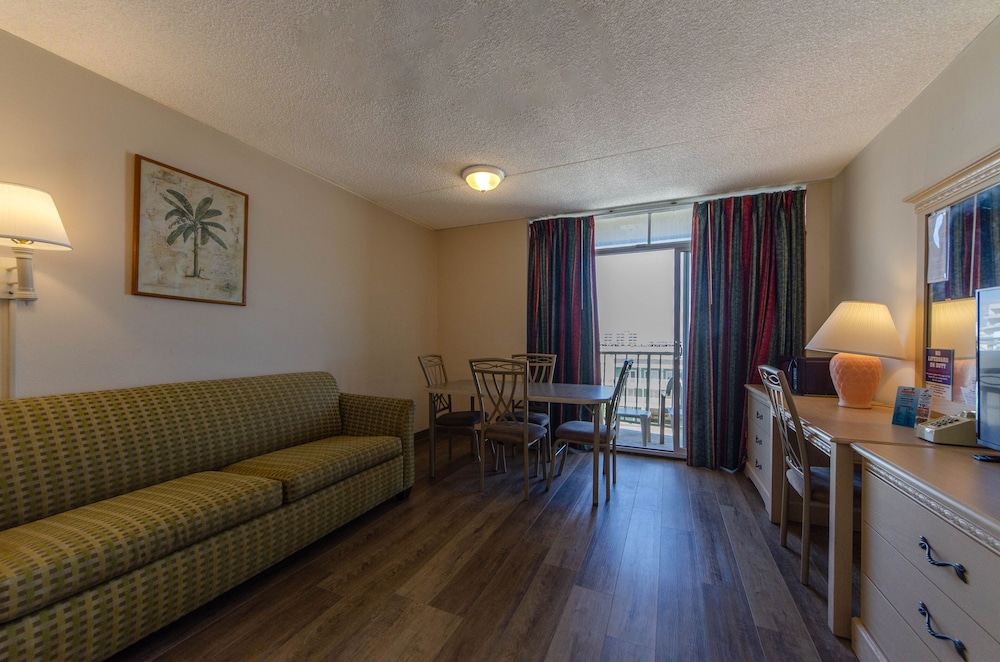Suite, 1 Bedroom, Streetside photo 2