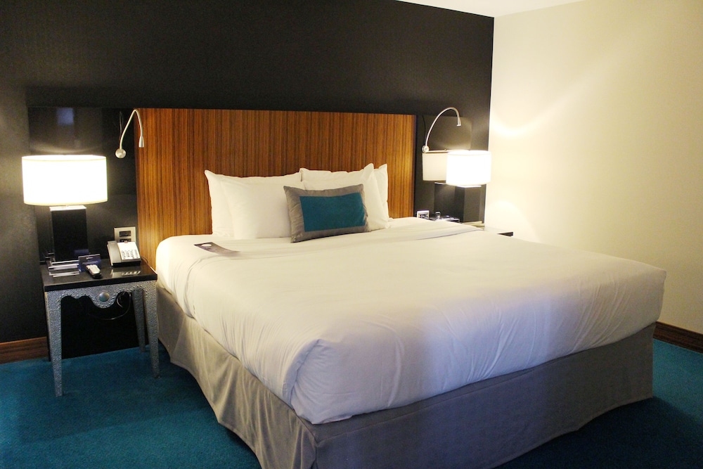 Suite, 1 King Bed with Sofa bed, Accessible, Non Smoking photo 3