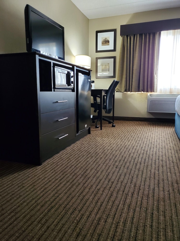 Deluxe Room, 1 Queen Bed, Accessible, Non Smoking - Photo 3