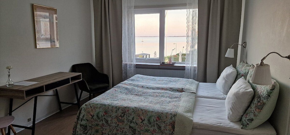 Standard Double Room, 2 Twin Beds, Ensuite, Ocean View