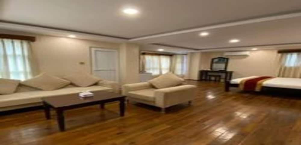 Apartment photo 3