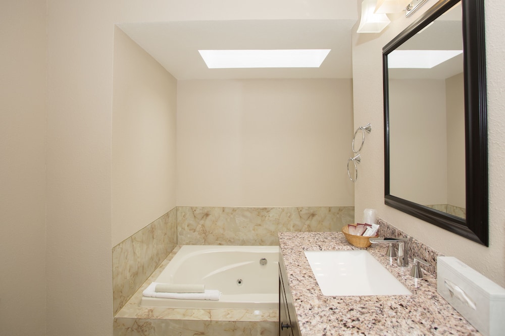 Executive Apartment, 2 Bedrooms, Jetted Tub photo 3