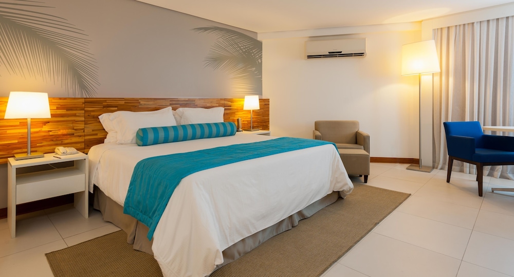 Luxury Suite, 1 King Bed, Non Smoking, Partial Ocean View - Photo 2