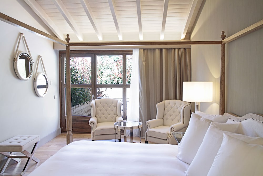 Junior Suite with Water and Terrace