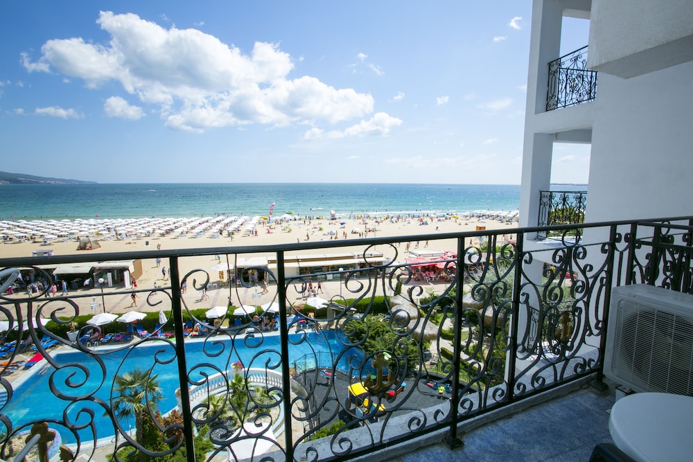 Double Room, Sea View thumbnail 5