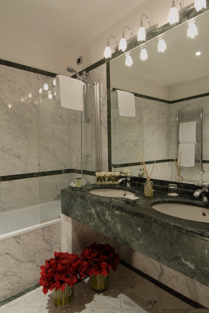 Standard Double Room - Photo 6