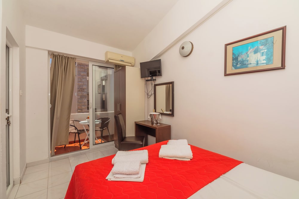 Classic Double or Twin Room, Beach View photo 3