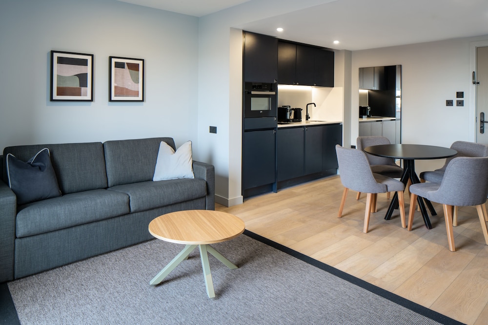 Signature Apartment photo 3