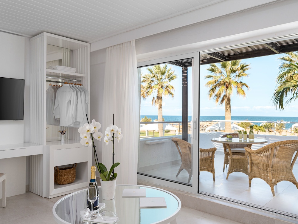 Family Suite Sea Front thumbnail 5