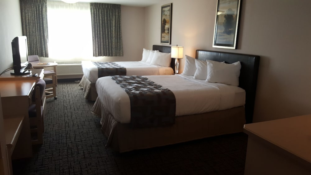 Standard Room, 2 King Beds photo 2