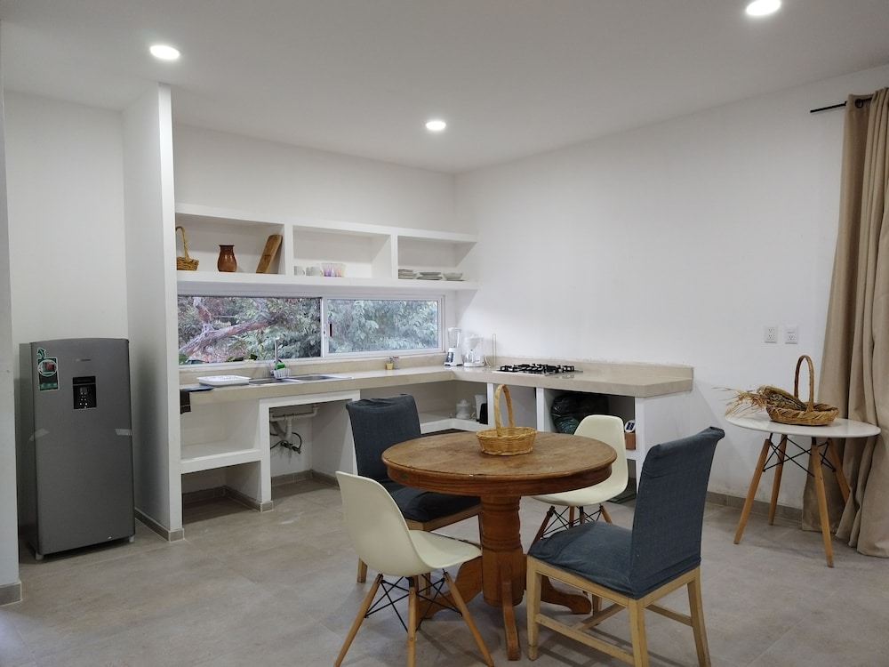 Apartment, Pets Allowed photo 3