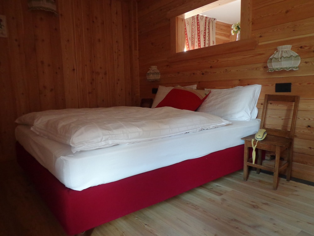 Suite, Balcony, Garden Area photo 2