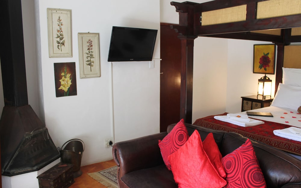 Four Poster Bed large en-suite photo 2