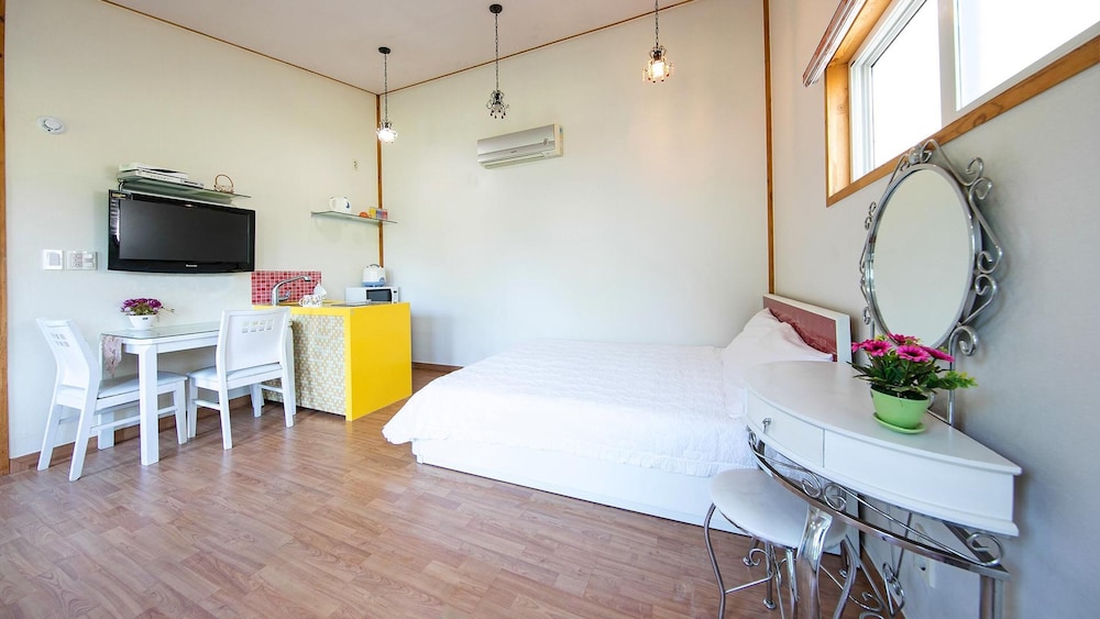Basic Room, 1 Bedroom (Applemint ( F1 /1Dog Stay Free )) photo 2