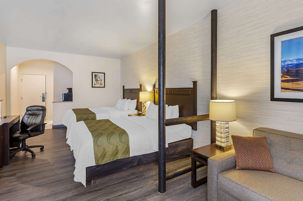 Suite, 2 Queen Beds, Non Smoking photo 2