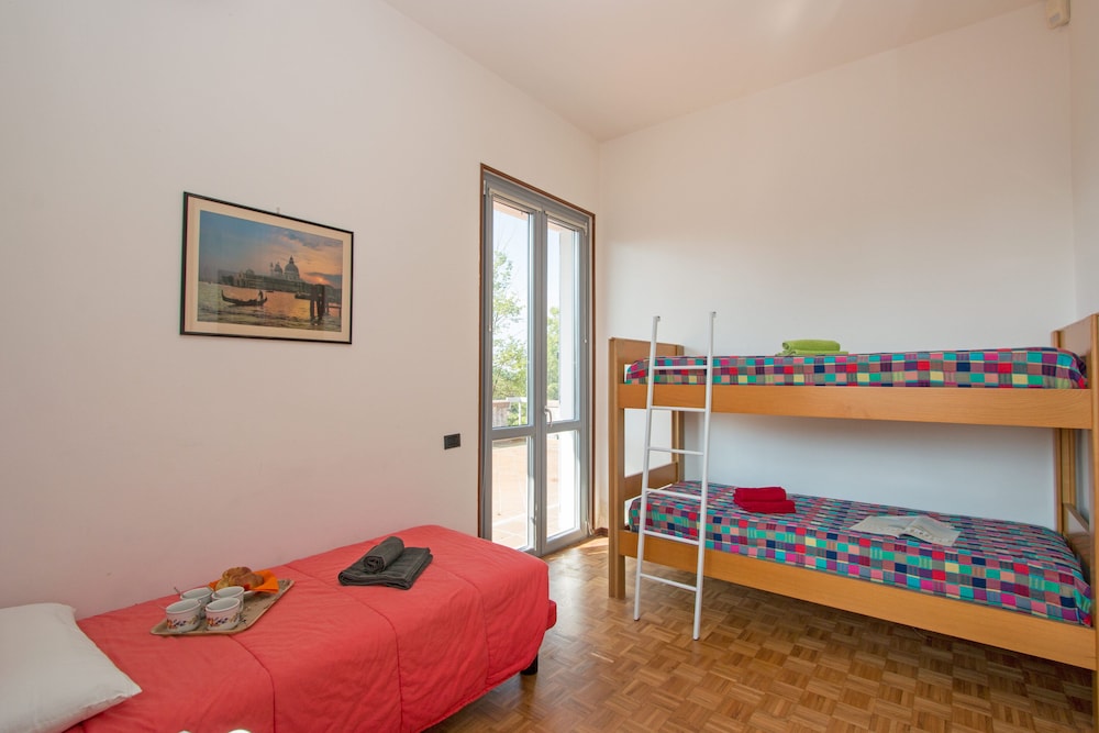Basic Villa photo 1