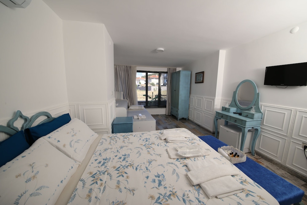 Family Double Room, Multiple Beds, Non Smoking, Garden Area photo 1