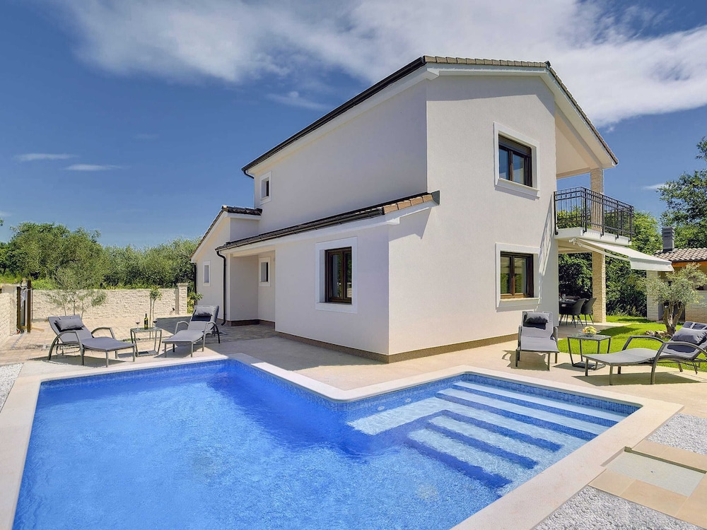 Villa photo 1