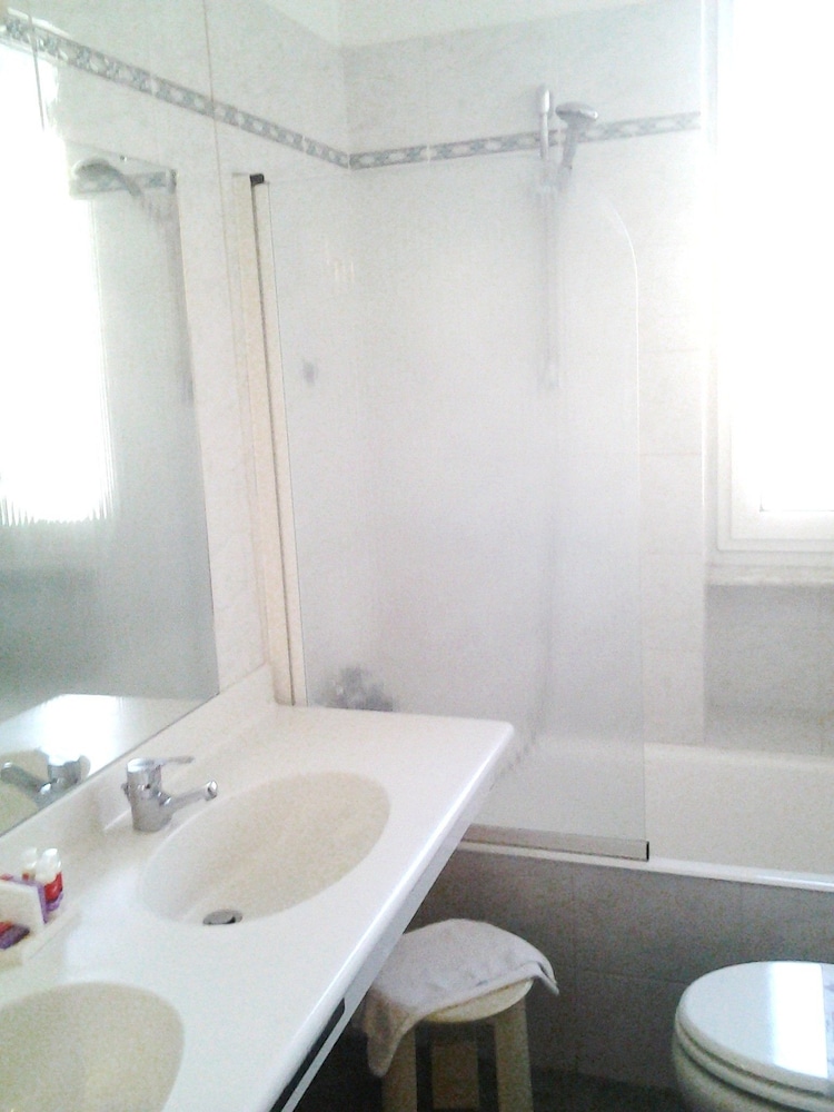 Standard Triple Room, City View photo 2