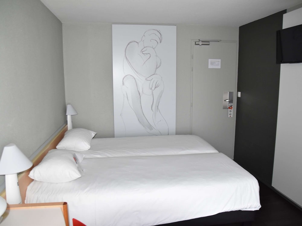 Standard Room, 2 Twin Beds - Photo 5
