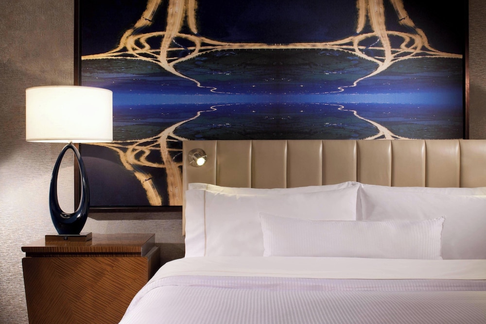 Suite, 1 King Bed - Photo 4