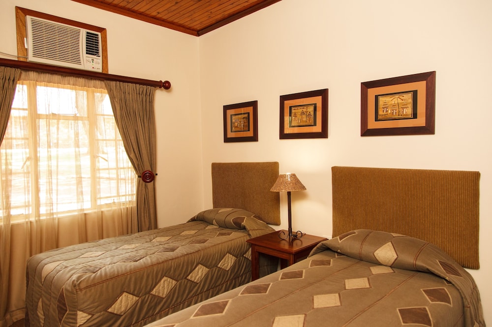 Classic Chalet, 2 Bedrooms, Resort View, Garden Area photo 2
