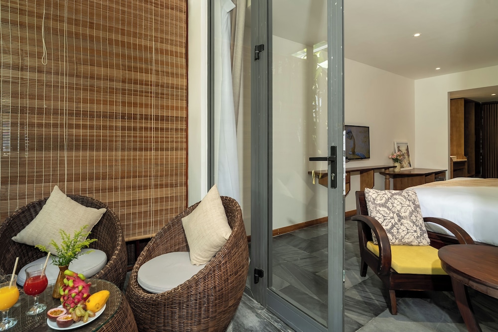 Superior Room, Pool View - Photo 3